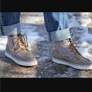 Sperry Betty High Top boots
  -Size 8